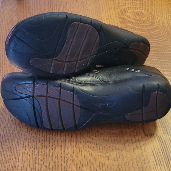 Clarks Unstructured Un Loop Shoe - black leather - Picture 9 of 10